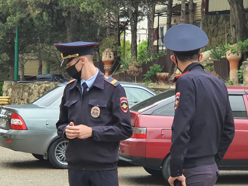 В Ростове полиция начала розыск водителя иномарки за надругательство над девочкой-подростком