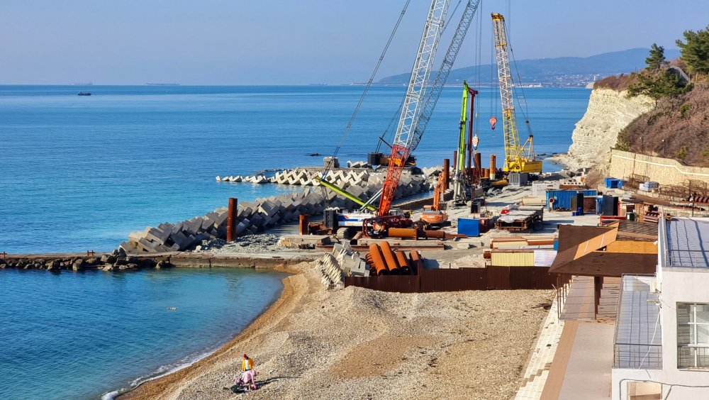 Строительство яхтенной марины в Дивноморске на пляже Факел. Январь 2023г. Фоторепортаж