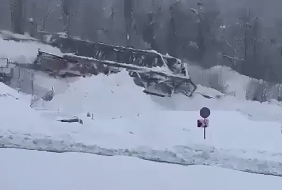 Огромная лавина обрушилась в Сочи на горный склон на горнолыжных курортах между «Альпикой» и «Розой Хутор»