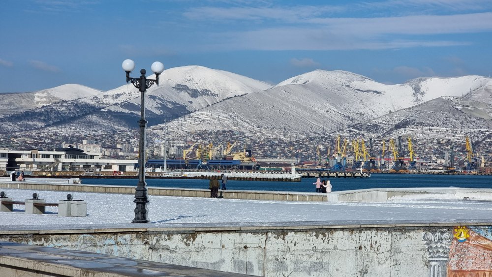 В Краснодарском крае объявили штормовое предупреждение из-за снегопада