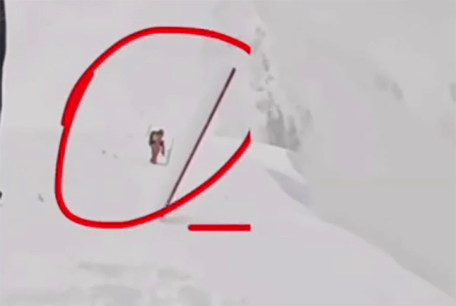 В Сочи сноубордист попал под лавину и остался жив