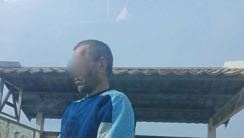 Полиция Краснодара расследует инцидент с мужчиной со спущенными штанами на остановке