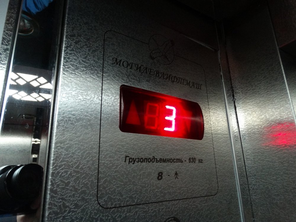 В Краснодаре упал лифт в многоквартирном доме с пассажиром