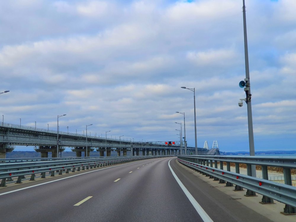 Летом на Крымском мосту изменят процесс досмотра автомобилей