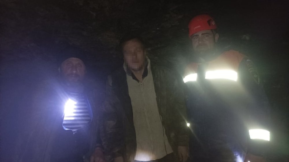 Исследователь из Краснодара заблудился в пещере с фонариками