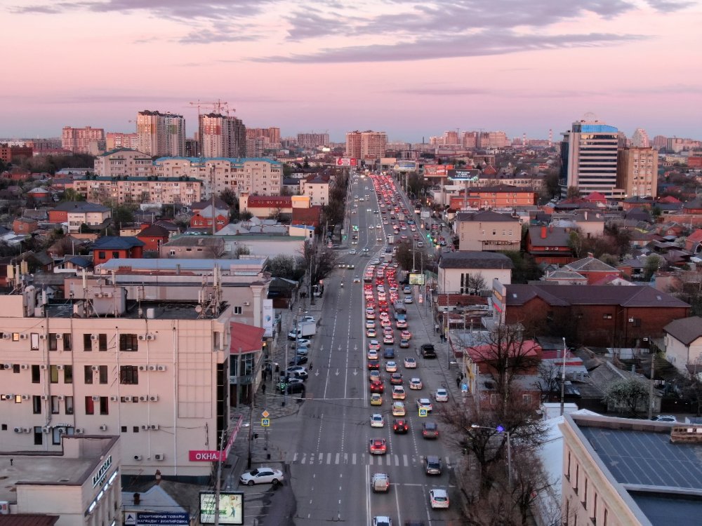 На дорогах на Кубани и в Адыгеи выросла среднесуточная интенсивность движения автомобилей