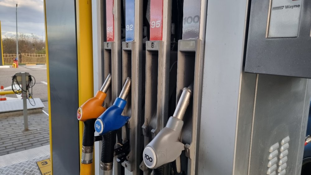 ФАС оштрафовала две топливные компании в Краснодарском крае за завышенные цены на бензин