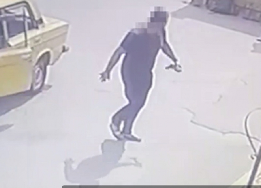 Неадекватный мужчина с молотком напал на отель в Краснодарском крае