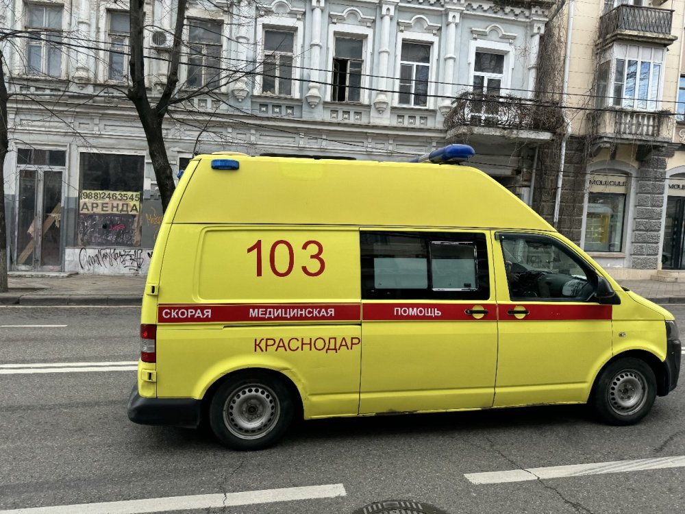 Девочка выпала из окна квартиры на 13 этаже в Краснодаре и погибла