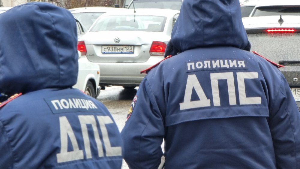 В Краснодарском крае остановили выдачу прав и регистрацию автомобилей