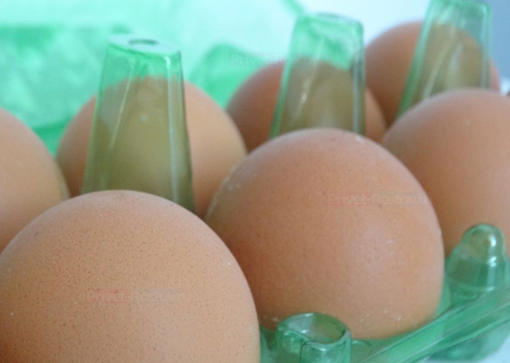 В магазинах Новороссийска появились яйца с ядовито-желтым желтком из Азербайджана