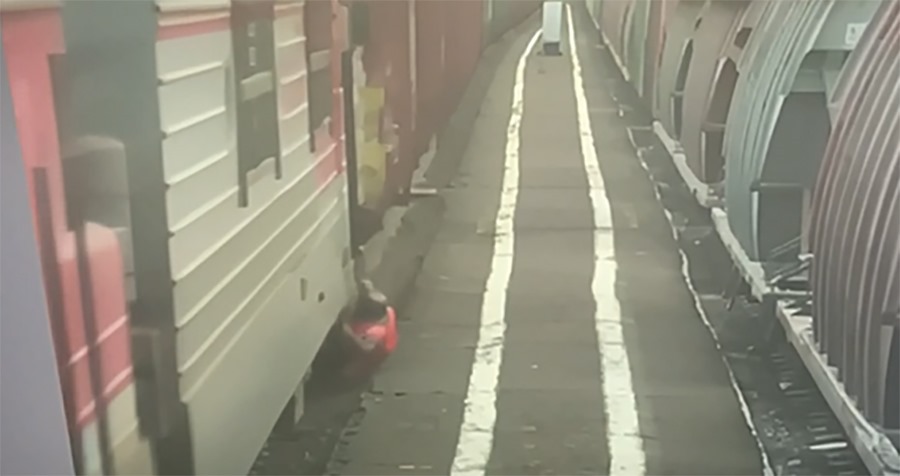 В Крымске мужчине отрубило ноги при попытке сойти с поезда на ходу